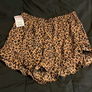 BRAND NEW Medium Flowy shorts